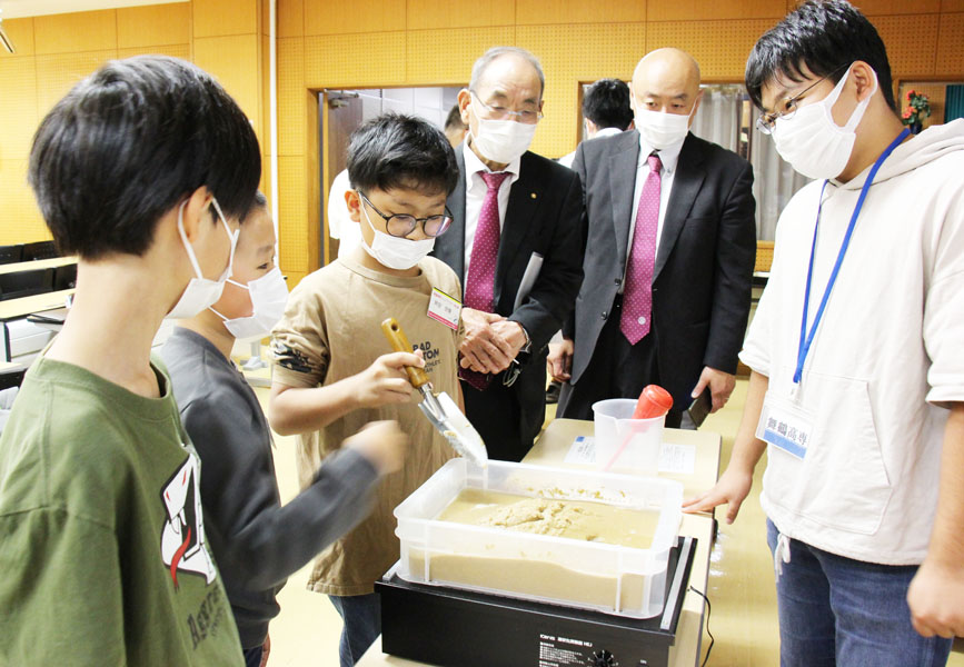 舞鶴東ロータリークラブ<br>「舞鶴高専ジュニアドクター育成塾」に実験装置を寄贈