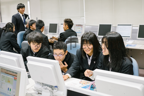 西高で財務教育プログラム授業開講-わたしたちが考える日本の未来