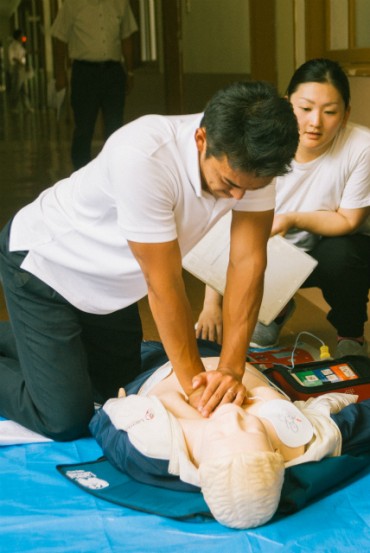 生徒を守る命のマニュアル　日星高救急措置対応訓練