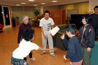 振付家の砂連尾さん、特養ホームでコミュニティダンス 3月7日、高齢者と小学生で「とつとつダンス」公演【舞鶴】
