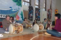 在日韓国人と日本人の市民　音楽で文化交流広がる 『サムルノリサークル』民族楽器使って演奏 演奏の体験も可、メンバー募る 「和太鼓フェスに出演を」【舞鶴】