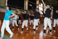 日星高野球部　ノリノリのダンス披露 冬場の練習メニューにラテン、ヒップホップ踊る 普段使わない筋力を楽しみながら強化【舞鶴】