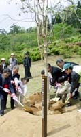 「市花と緑の公社」設立1周年で ソメイヨシノを記念植樹 【舞鶴のニュース】