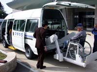 車いすのまま乗降、身障者移送車両 社協が3代目「ひまわり号」を購入 【舞鶴】