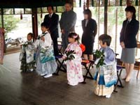 舞鶴学園の子たち、白糸神社で キクヅル提供の晴れ着で七五三参り【舞鶴】