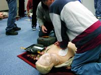 市消防本部「応急手当普通救命講習」 一般市民も使用可能に、AEDで心肺蘇生【舞鶴】