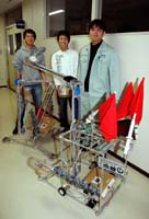 舞鶴高専の創造技術研究会の学生たち 騎馬戦で技術競う全国ロボコン2007へ【舞鶴】