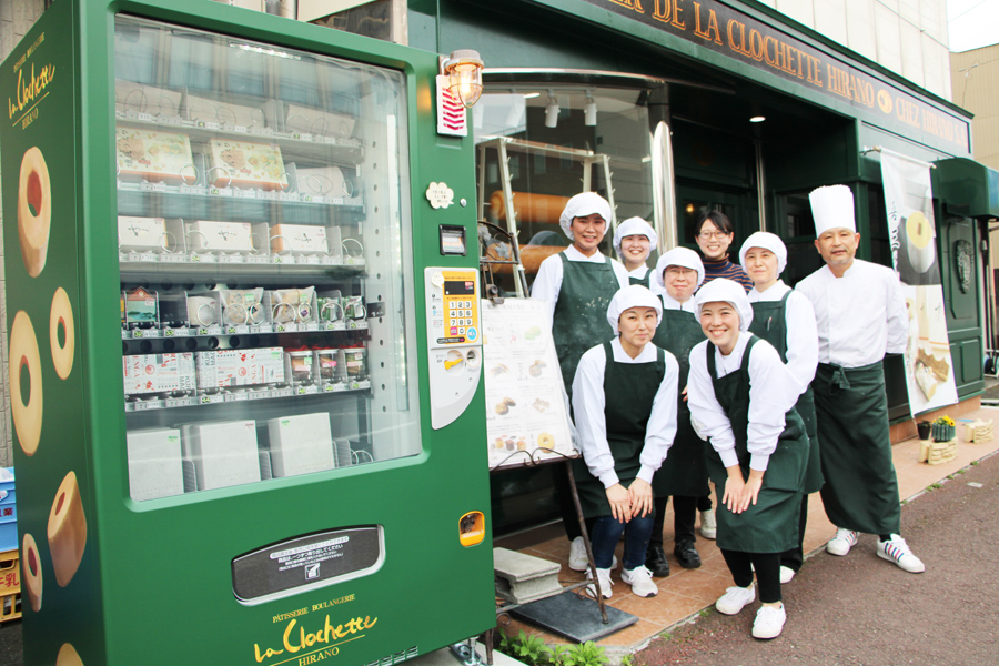 令和も挑戦　老舗洋菓子店・お菓子の自販機が人気<br>ハレの日の食べ物　作り手は笑顔で